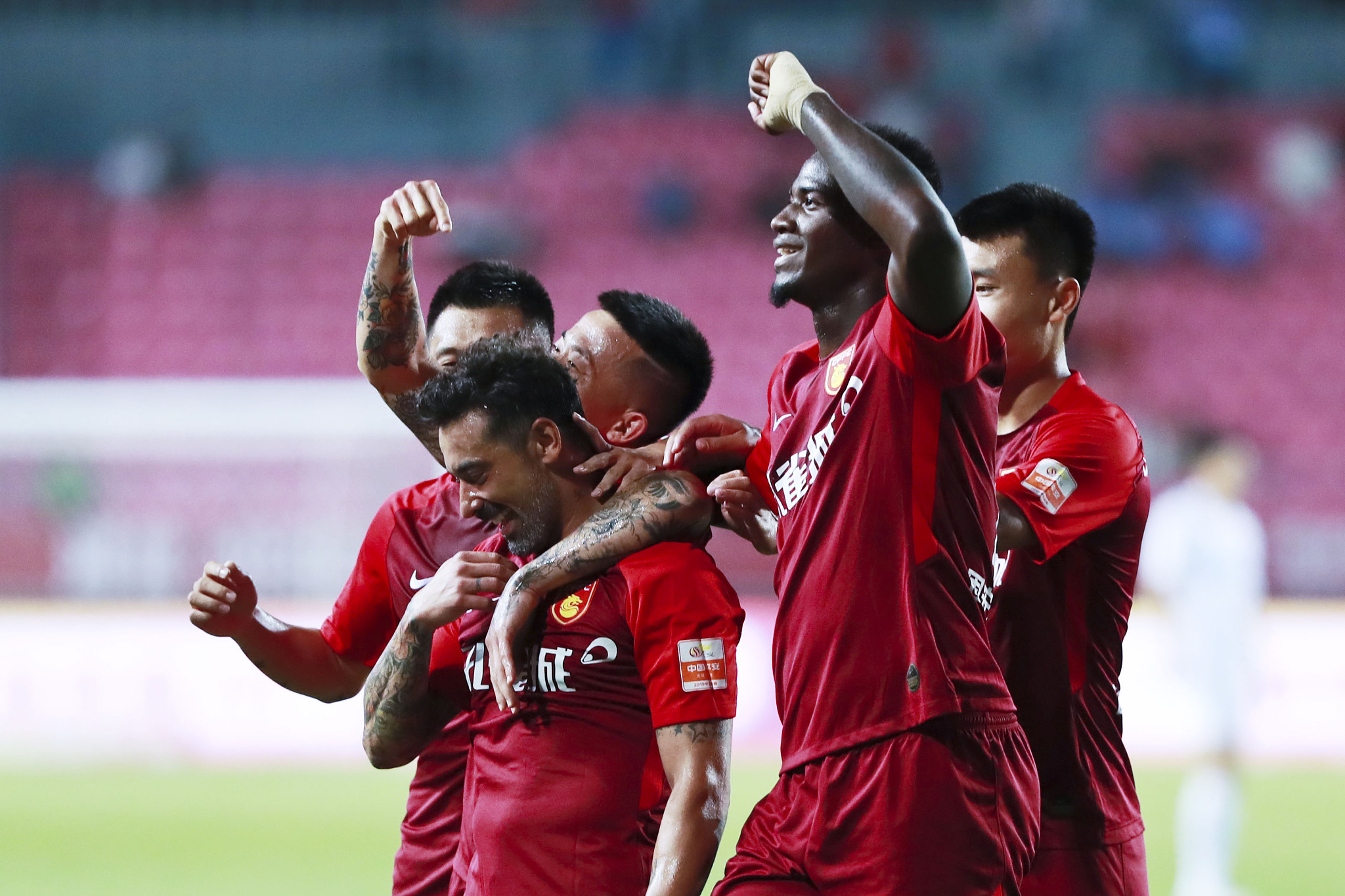 起到了决定 起到了决定