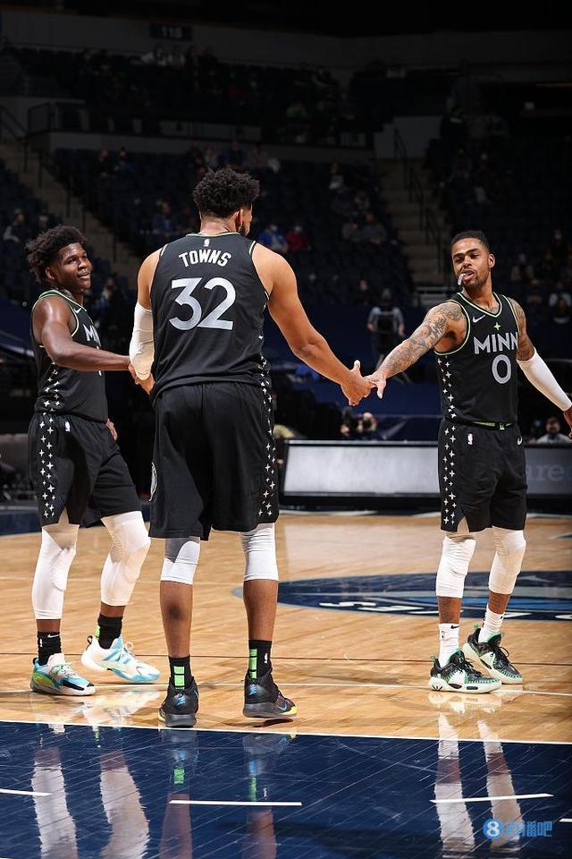 詹姆斯通过 詹姆斯通过